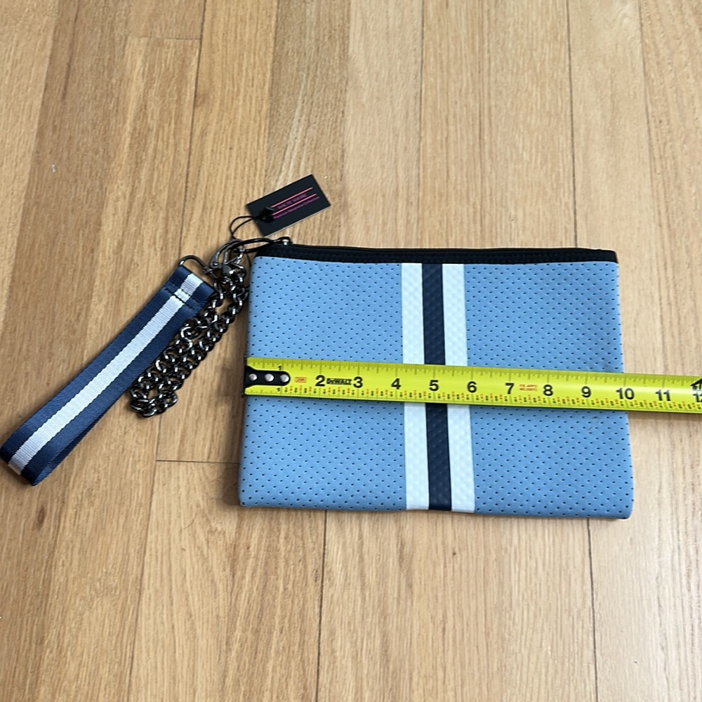 Haute Shore Neoprene Zip Pouch Wristlet NWT - Picture 2 of 6